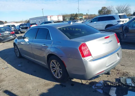 2015 Chrysler 300C z USA, uszkodzony, nr VIN 2C3CCAEGXFH779934